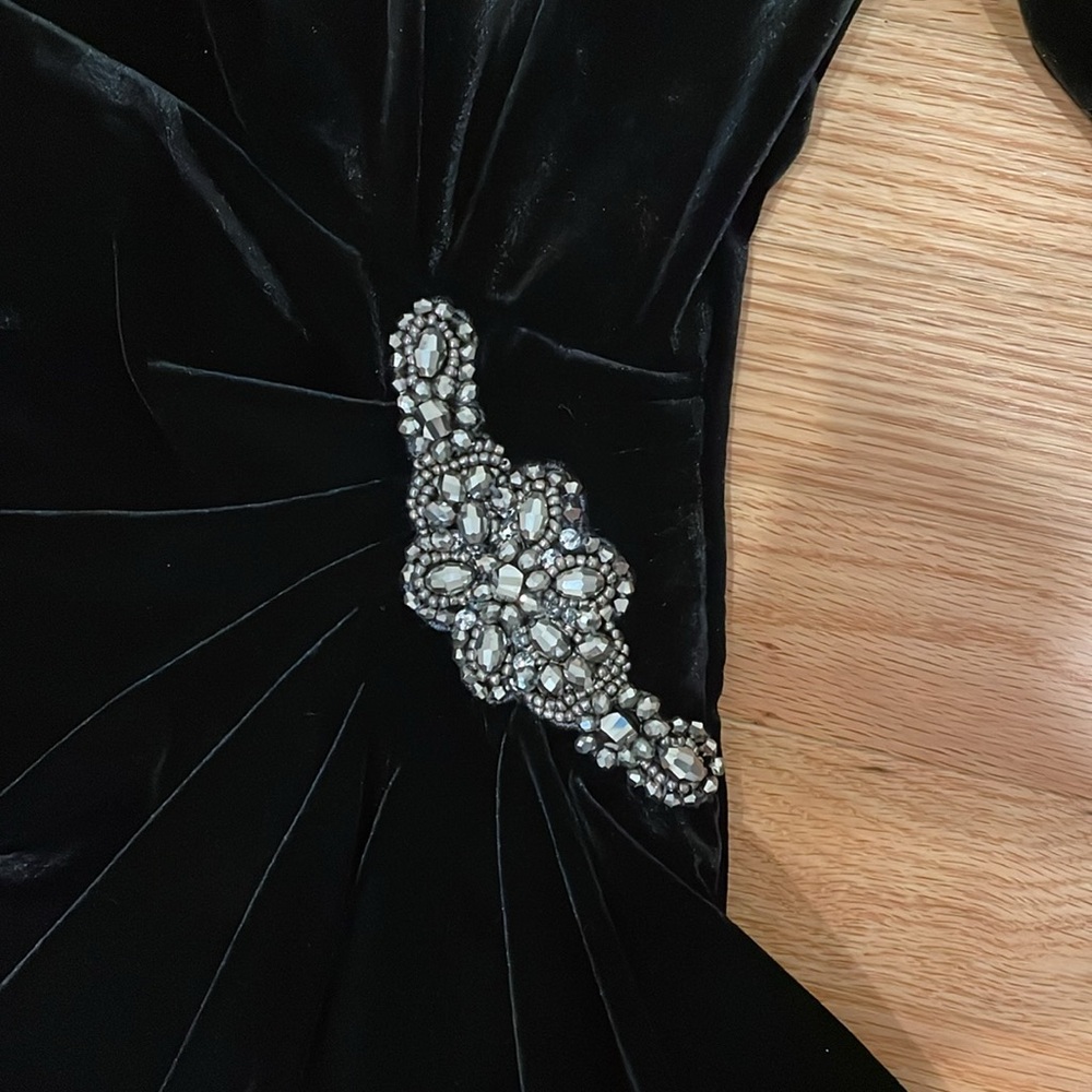 Alex Evenings Black velvet dress. Embellished - Picture 2 of 5